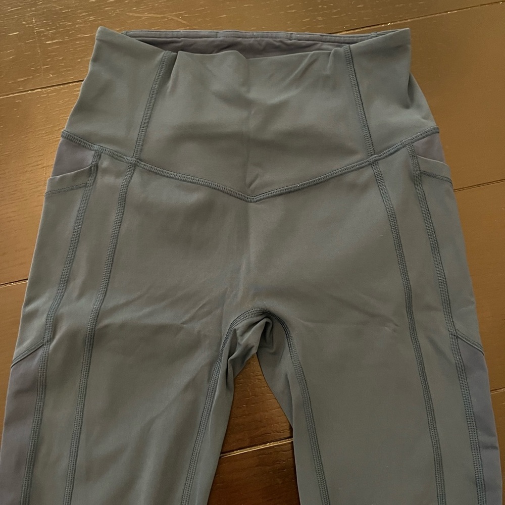 *SOLD* Lululemon Navy Crop Leggings Size 4